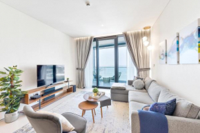 Elegant 2 BR Apt with spectacular views in the Address